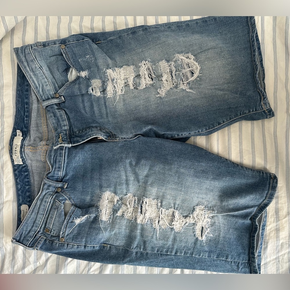 Torrid brand - denim, ripped w/some white-wash sz 20 • Washed but not worn